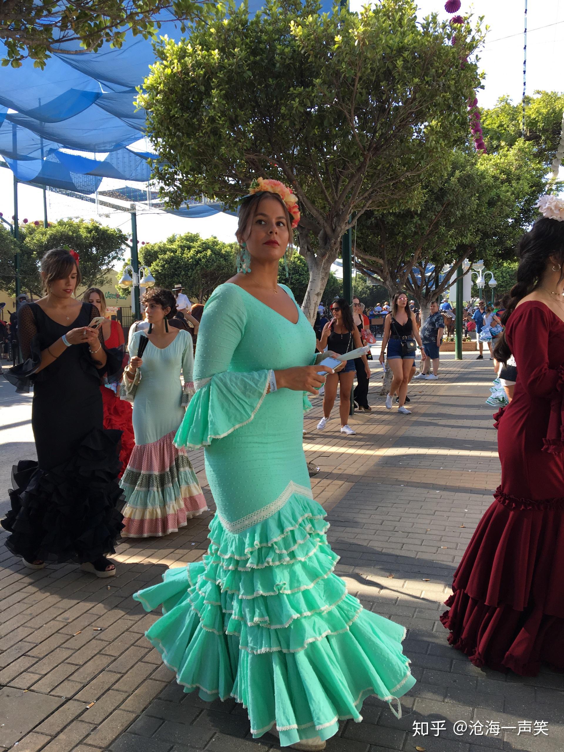 穿民族服装的西班牙妹子