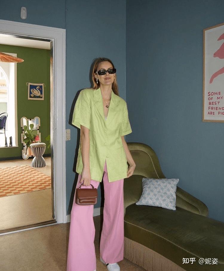 今年夏天想要愉悦的好心情就要大胆的尝试爆火的多巴胺穿搭