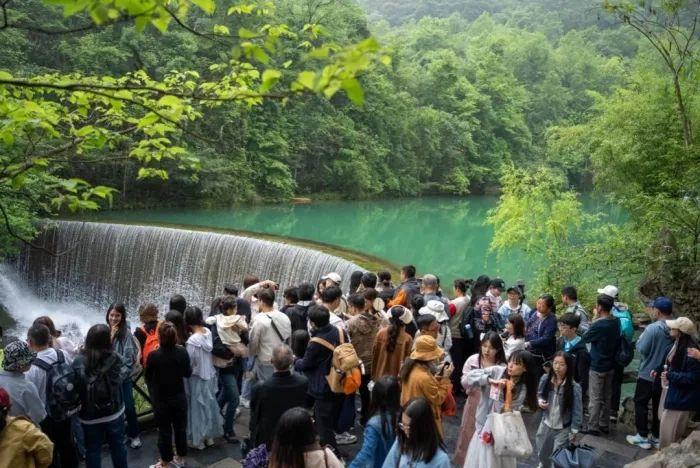 贵州"五一"花样整活人气旺 "反向游"成性价比新宠