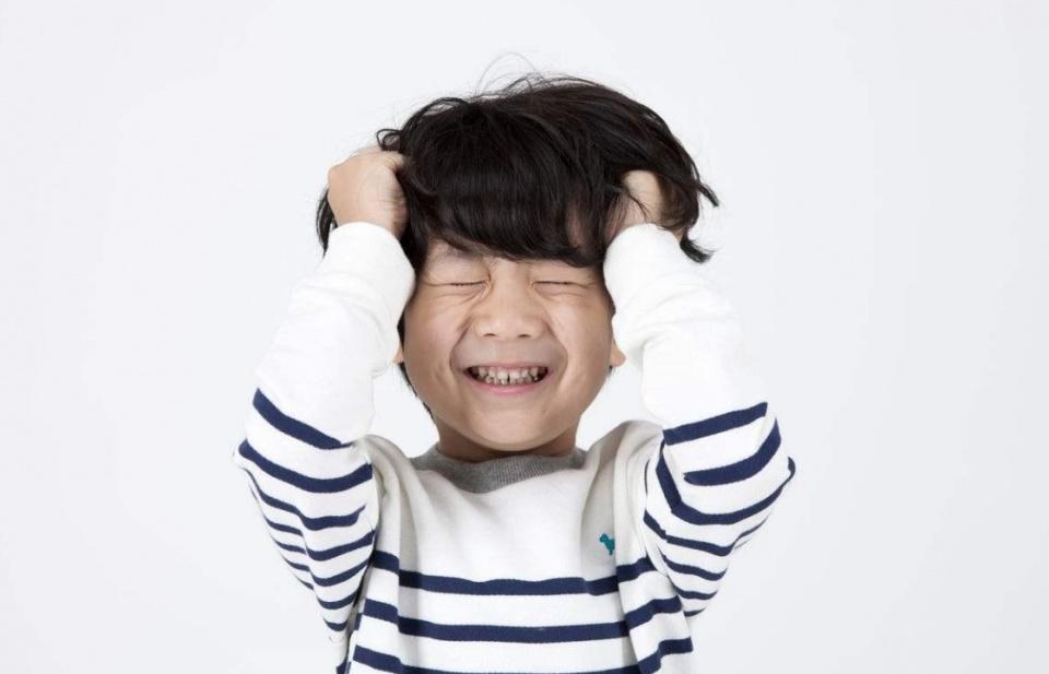 3岁孩子每次都爱调皮捣蛋管也管不住爸妈到底该怎么办