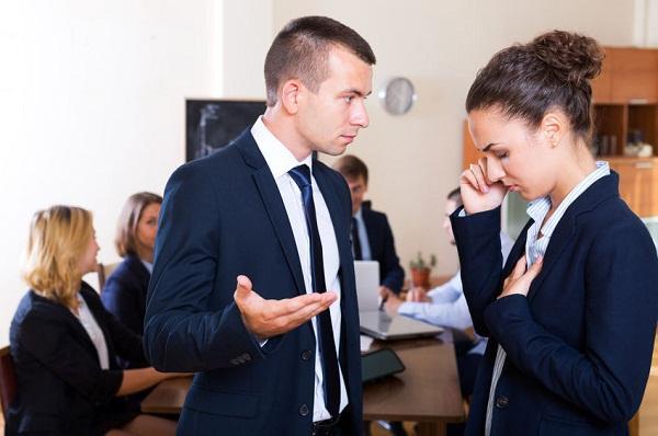 一个好的领导,往往善于去赞美下属,因为赞美下属可以让他更积极地工作