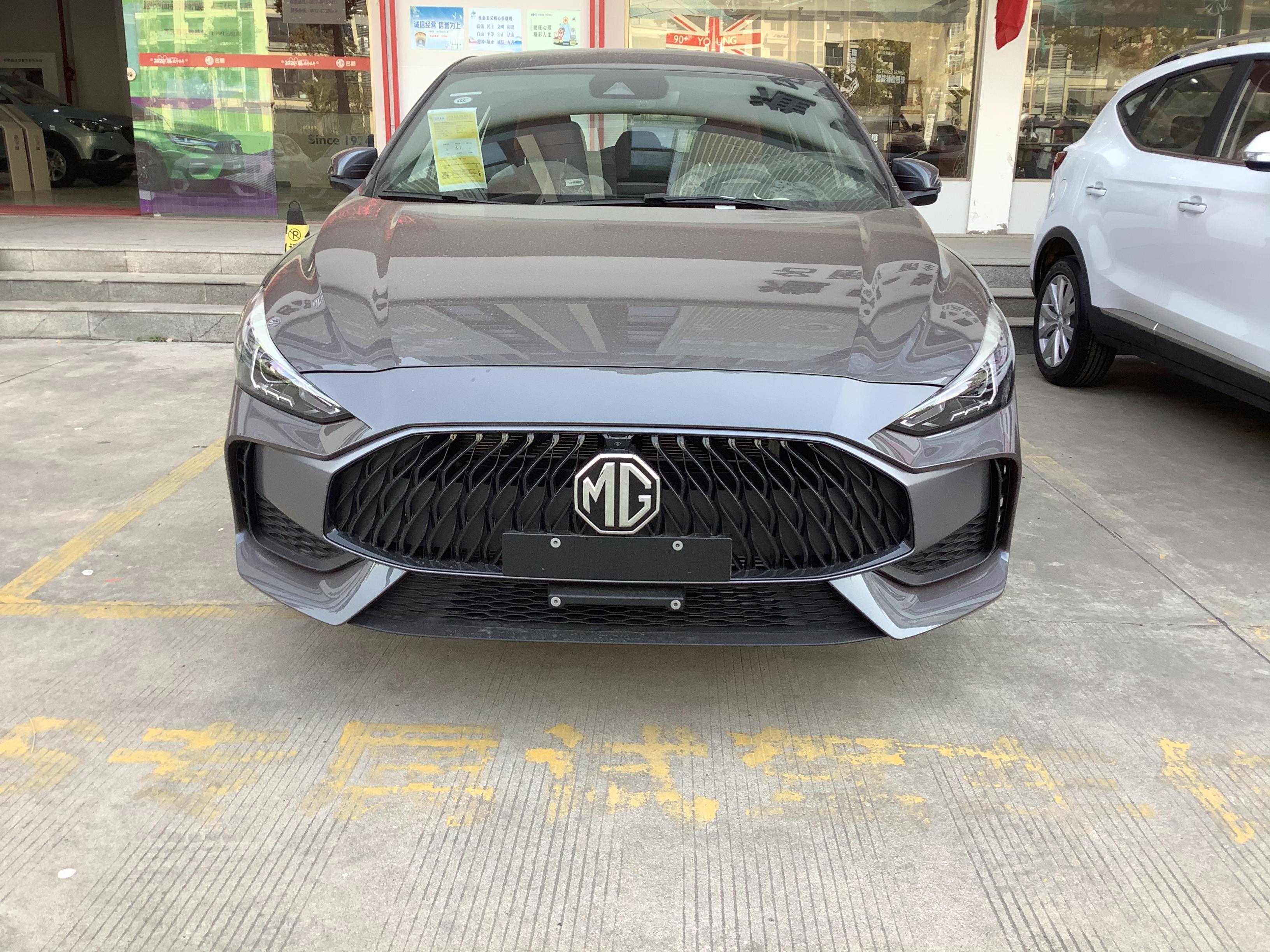 进店实拍2021款名爵5赛博灰色车身很洋气配360度全景影像