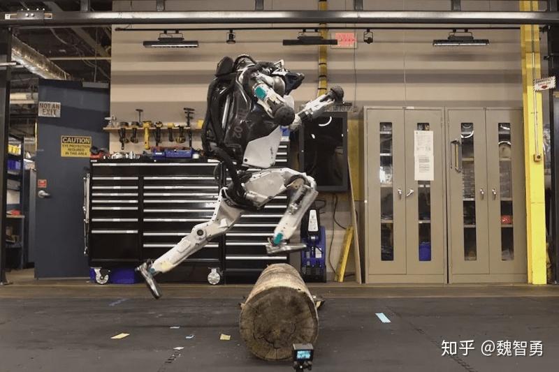 8. 波士顿动力机器人阿特拉斯现场翻车表演