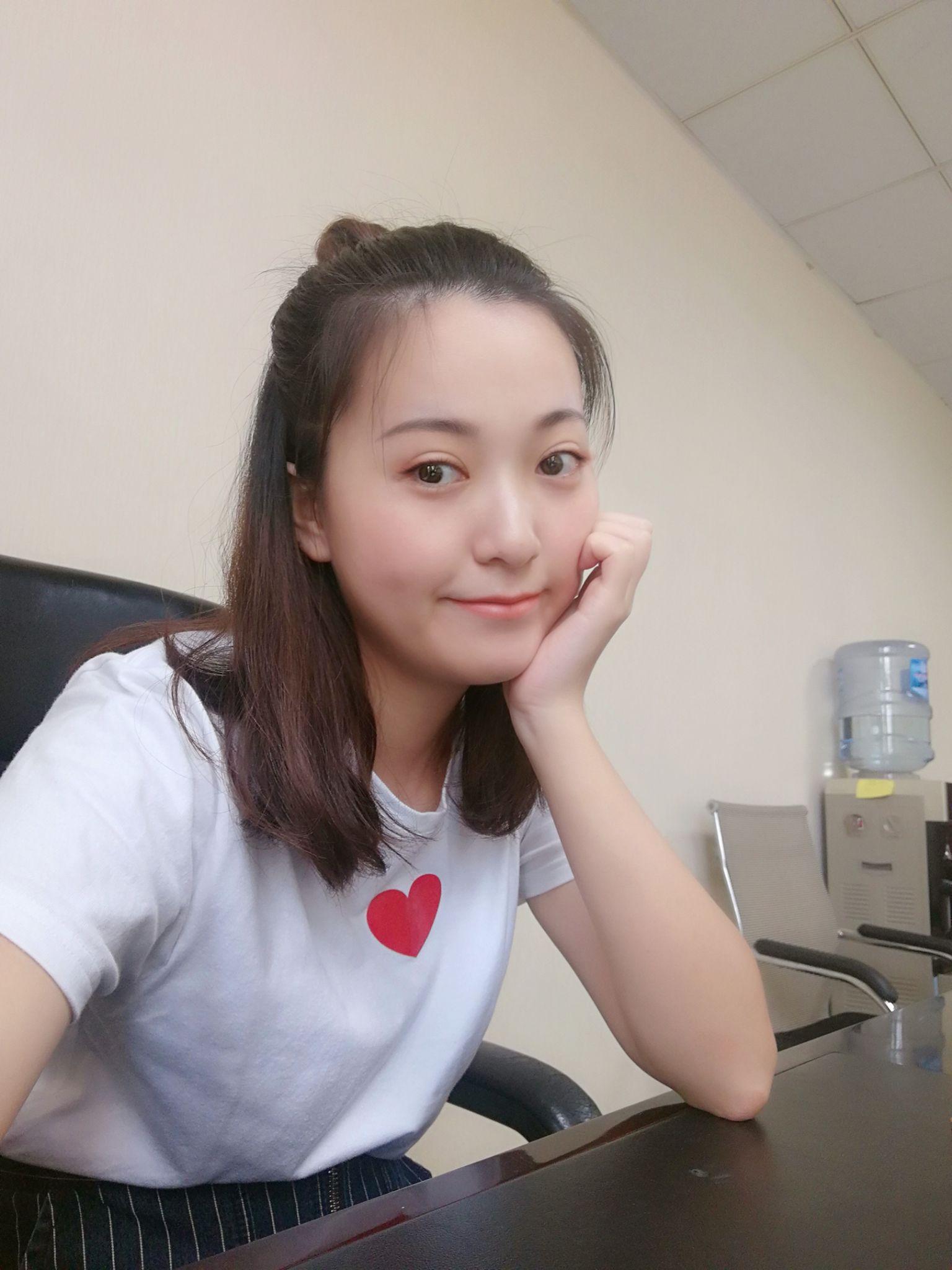 女生自拍修图前和修图后会有多大差别