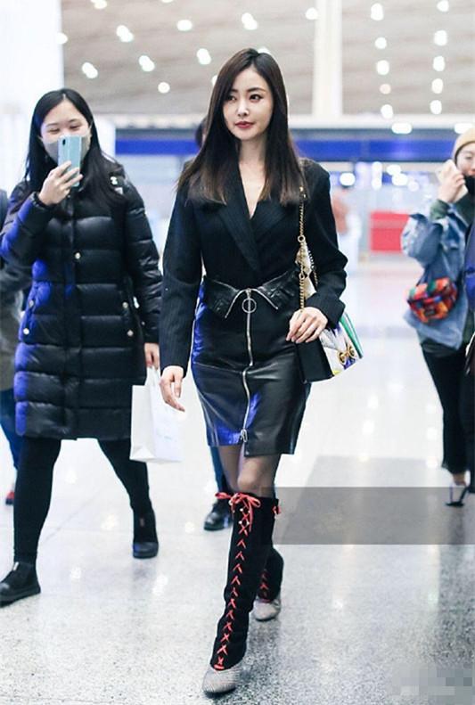 张天爱的身材绝了这么紧的长筒靴都穿不满网友我都穿不进去