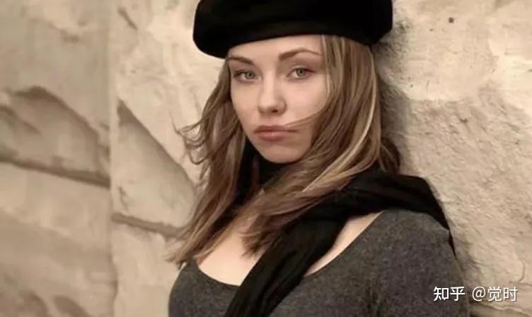 暴徒玫瑰越荆棘越绽放越黑暗越闪光