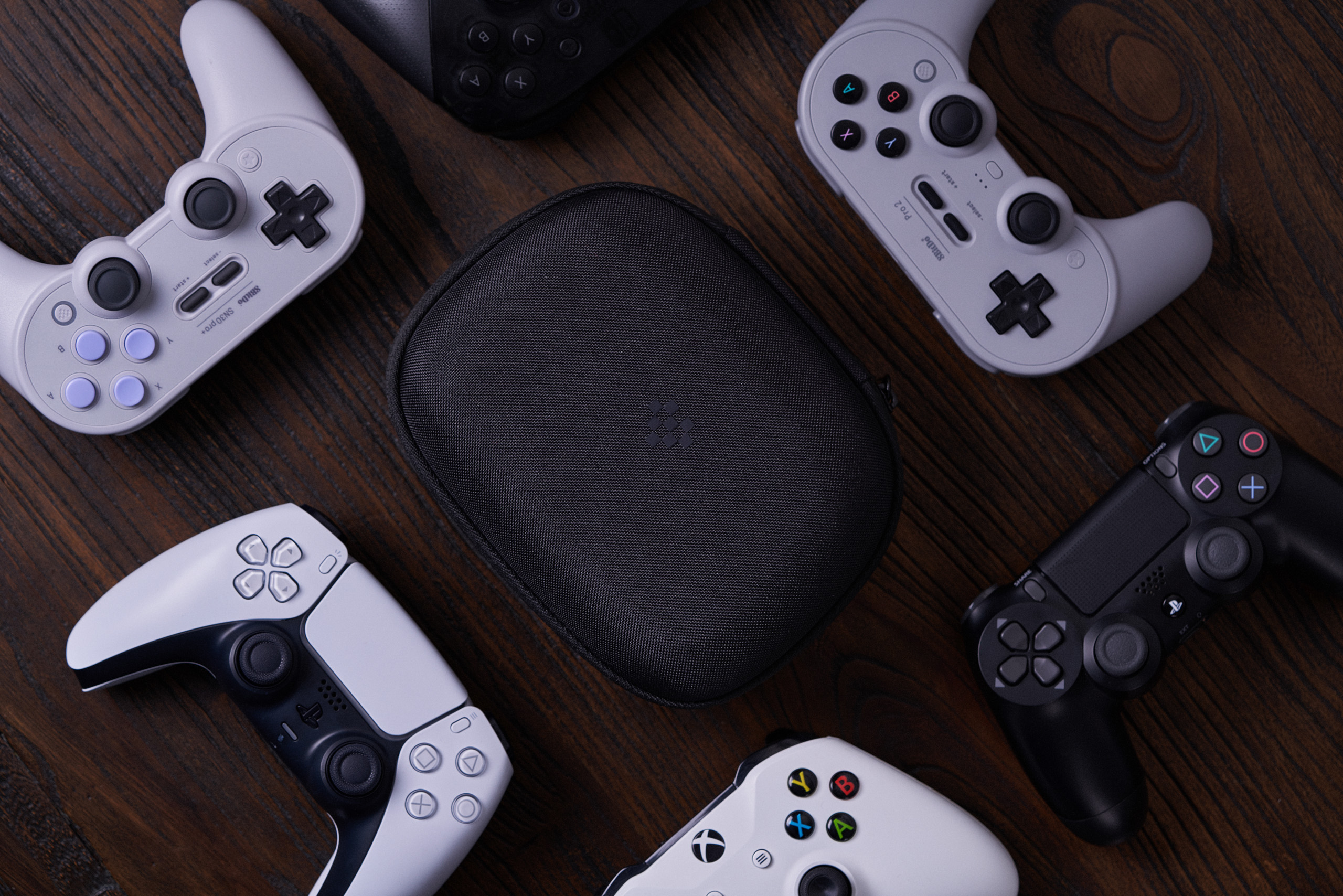 专注游戏初心八位堂发布全新一代蓝牙手柄pro2