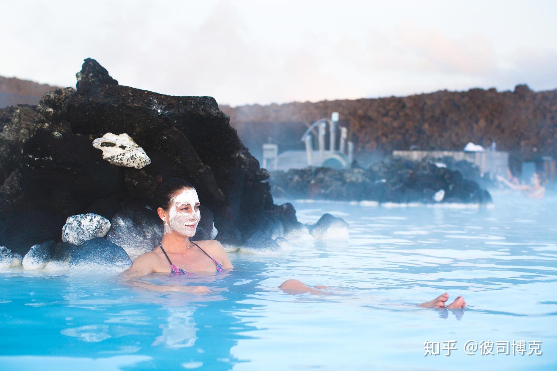 而带着一天的疲惫在雷克雅未克享受温泉泳池既
