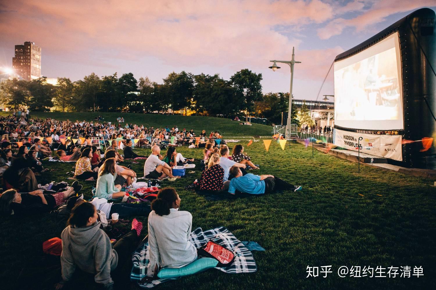 夏天来了去看一场浪漫的露天电影可好