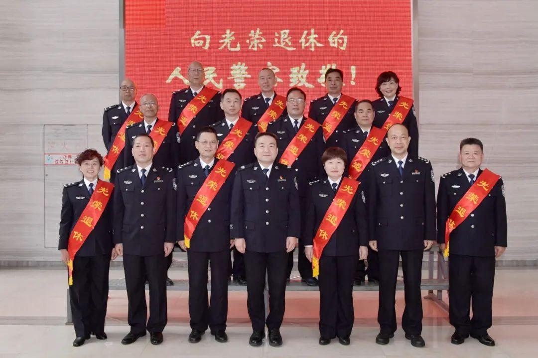 厅党委副书记,常务副厅长毛善恩出席,厅党委委员,政治部主任何小华