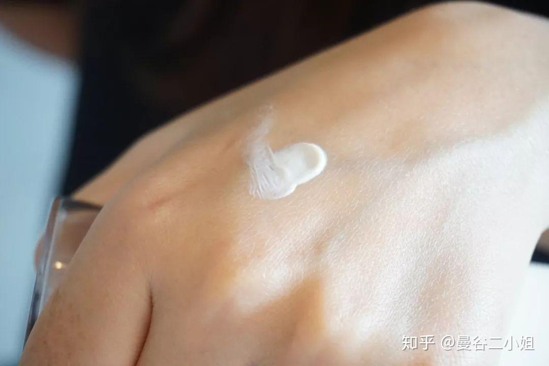 怎样能让皮肤白一些 v2-93d8563abfc1fdefea85eb332dcb01c5_r.jpg