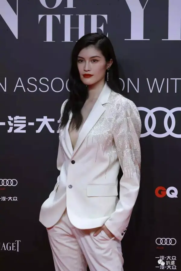 同框暴露真相,这届集结了所有鲜肉小花的gq红毯宛如修罗场啊.