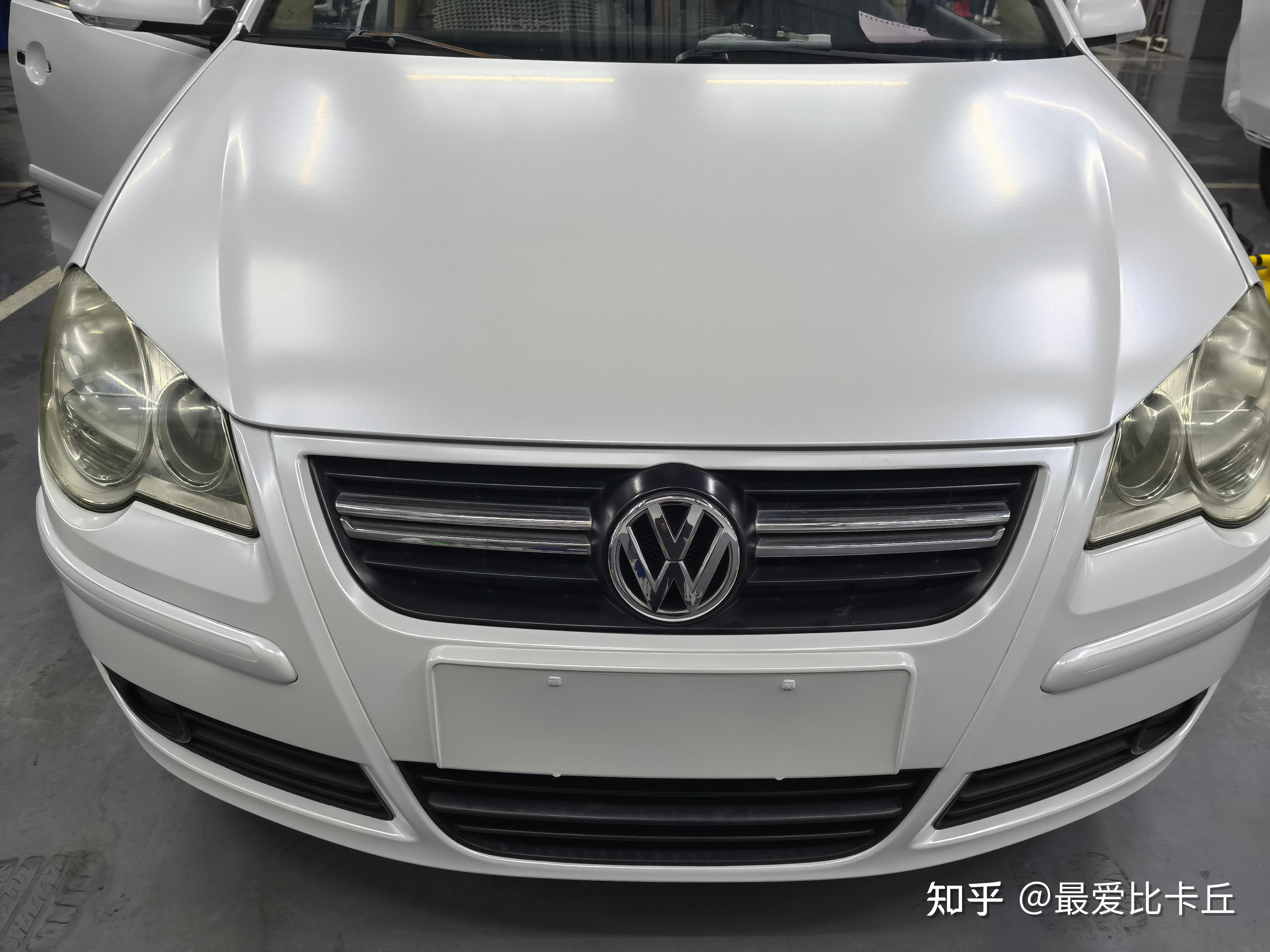 爱车polo改色贴膜,变身小白了! - 知乎