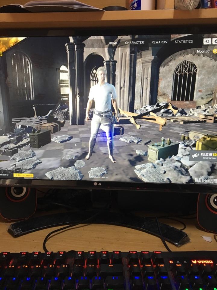 绝地求生这里画面有红蓝光是怎么回事?