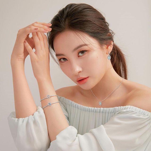 鹅蛋脸美人李宣美的写真美照小集真是个颜好身材好的御姐呢