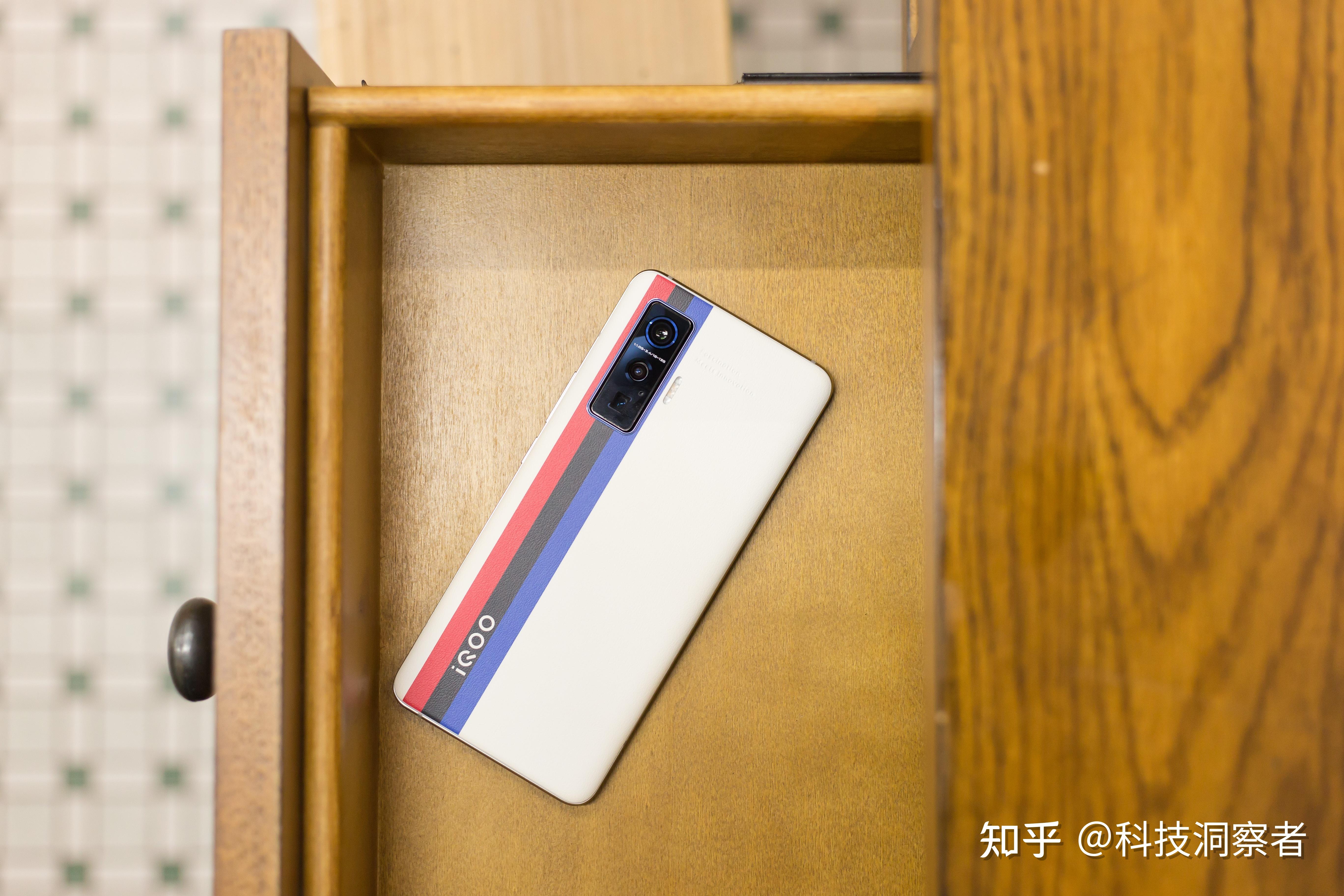 设计走心后盖材质优良iqoo9pro赛道版的外观绝了