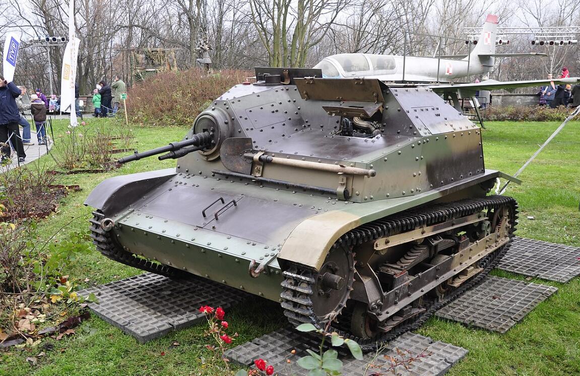 以卵击石的波兰土豆坦克,二战tks坦克