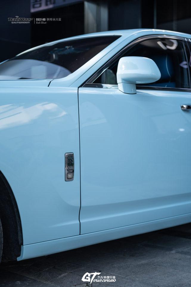 如何看待劳斯莱斯改装小清新的冰川蓝颜色