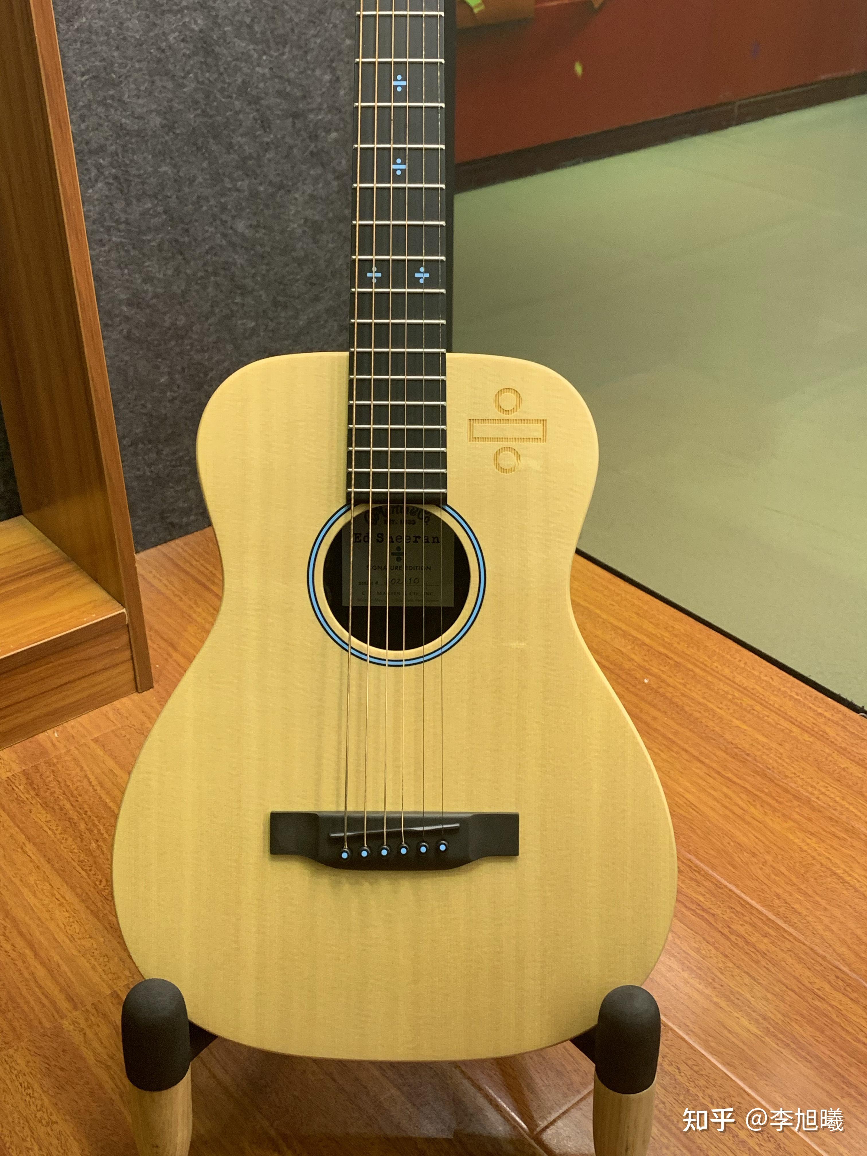 小d桶型～34寸～马丁logo为湖蓝色跃然于琴头～同时代表ed的÷也在琴