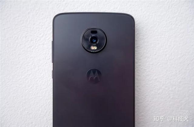 摩托罗拉motoz4发布起售价49999美元
