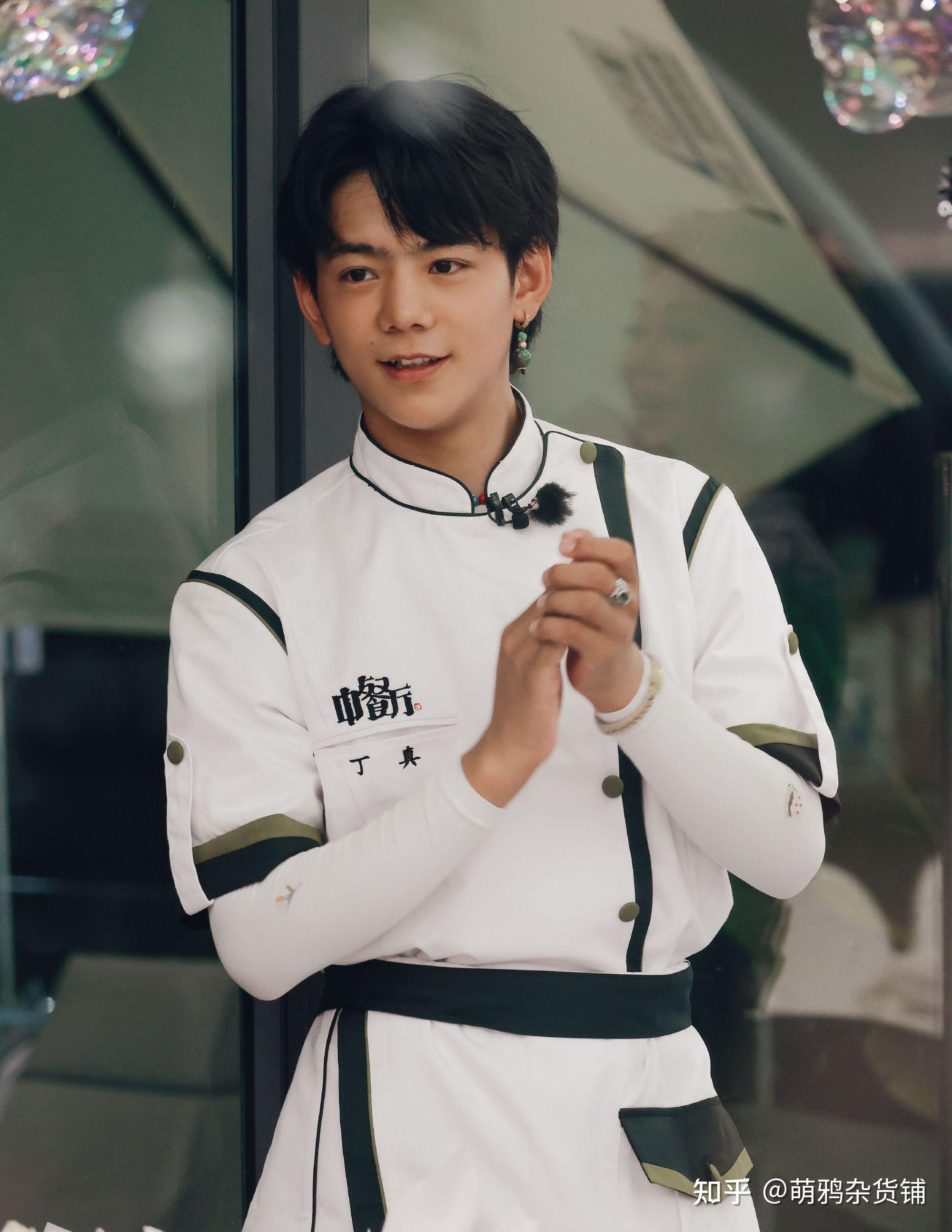 中餐厅结束了但少年丁真的成长故事未完待续