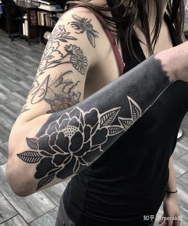 纹身黑臂纹身于极致处寻找美