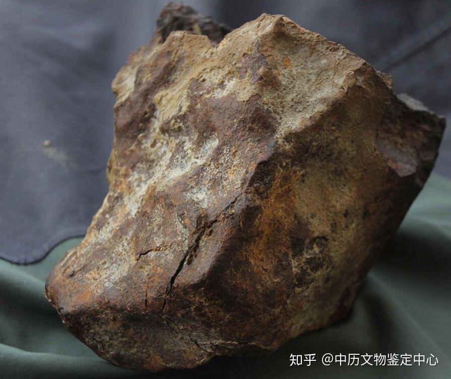 新疆アルタイ隕石 3.9キロ 新疆隕石 - Wikipedia