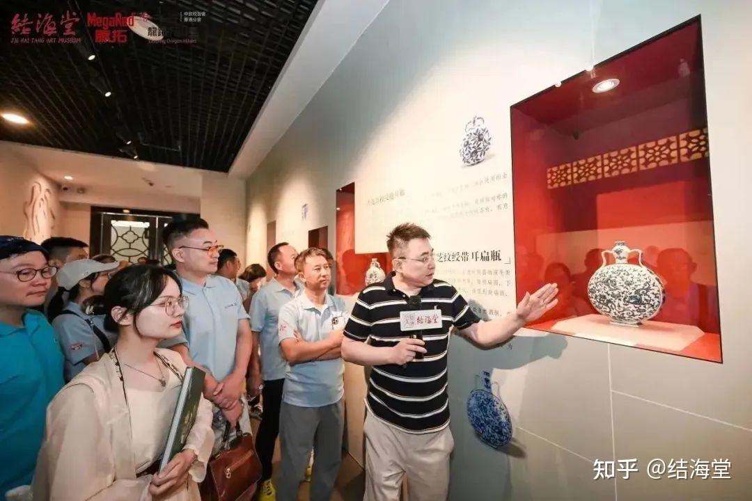 顺德博物馆萧馆长接待校友一行第二站,校友们打卡了【顺德博物馆】