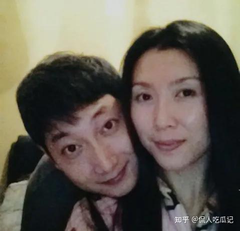 马元:因《血色浪漫》成名,不懂浪漫的他与演员妻子恩爱15年,成了惹人羡的模范夫妻 - 知乎