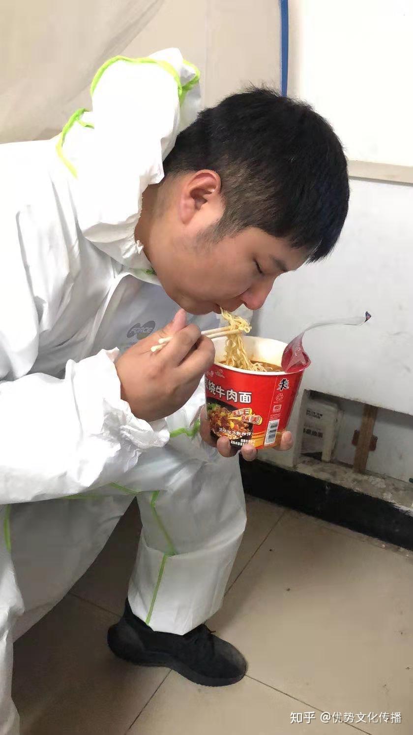 与抗疫同行英雄无悔记民革党员黄陂区人民医院放射科胡常青医生