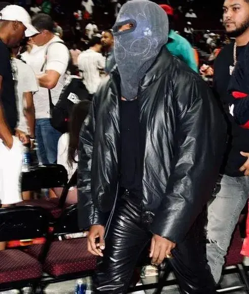 kanye戴cos头套大搞行为艺术果然要发新专辑了