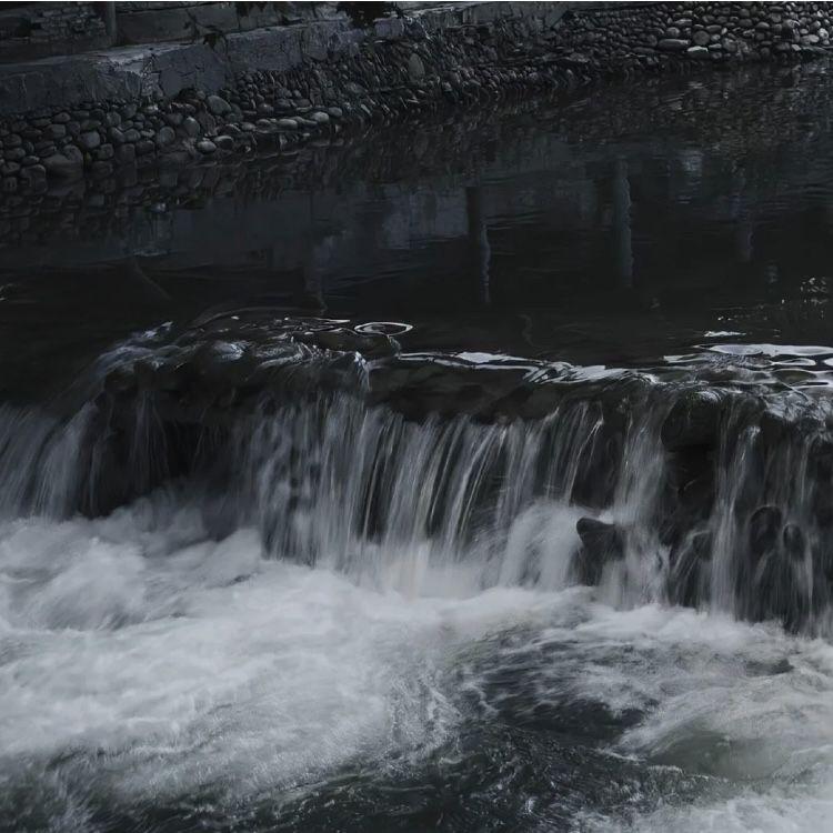 黑色系头像背景图