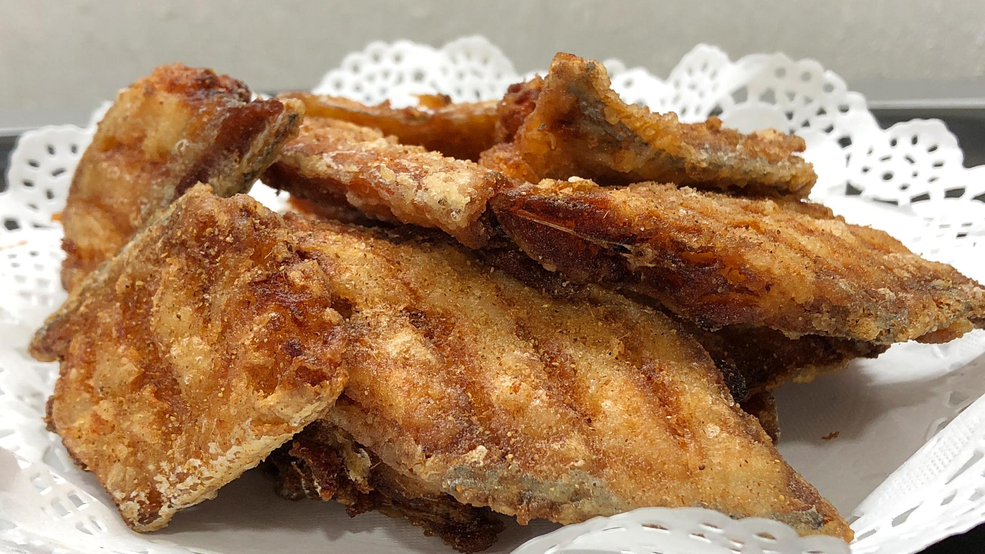 这才是干炸带鱼的正确做法鱼肉酥香不腥色泽金黄不烂不粘连