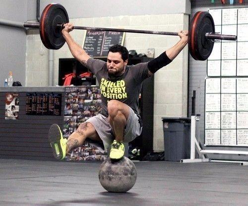 单腿深蹲不仅是更有效的腿部训练更是不错的身体评估