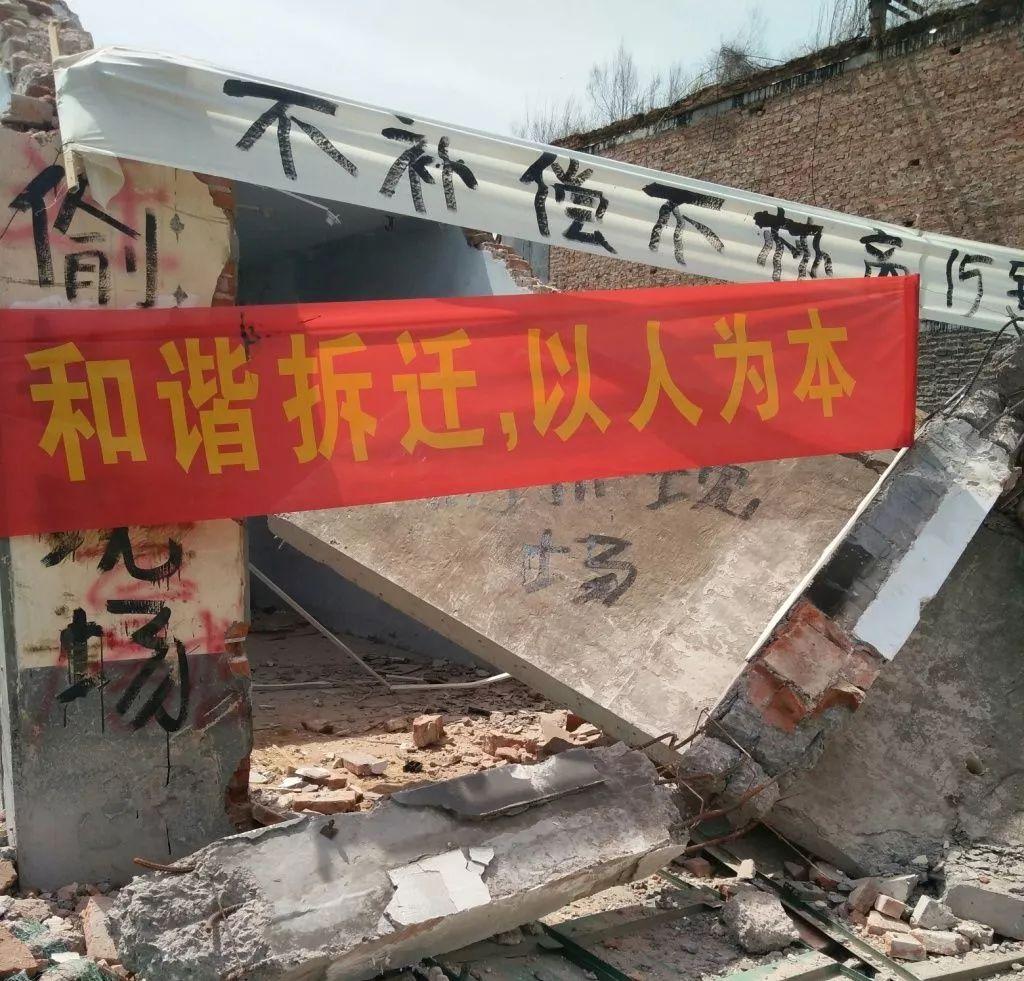 经常看到有人为了阻止暴力拆迁,不惜伤害自己,什么自焚啊,跳楼啊,记住