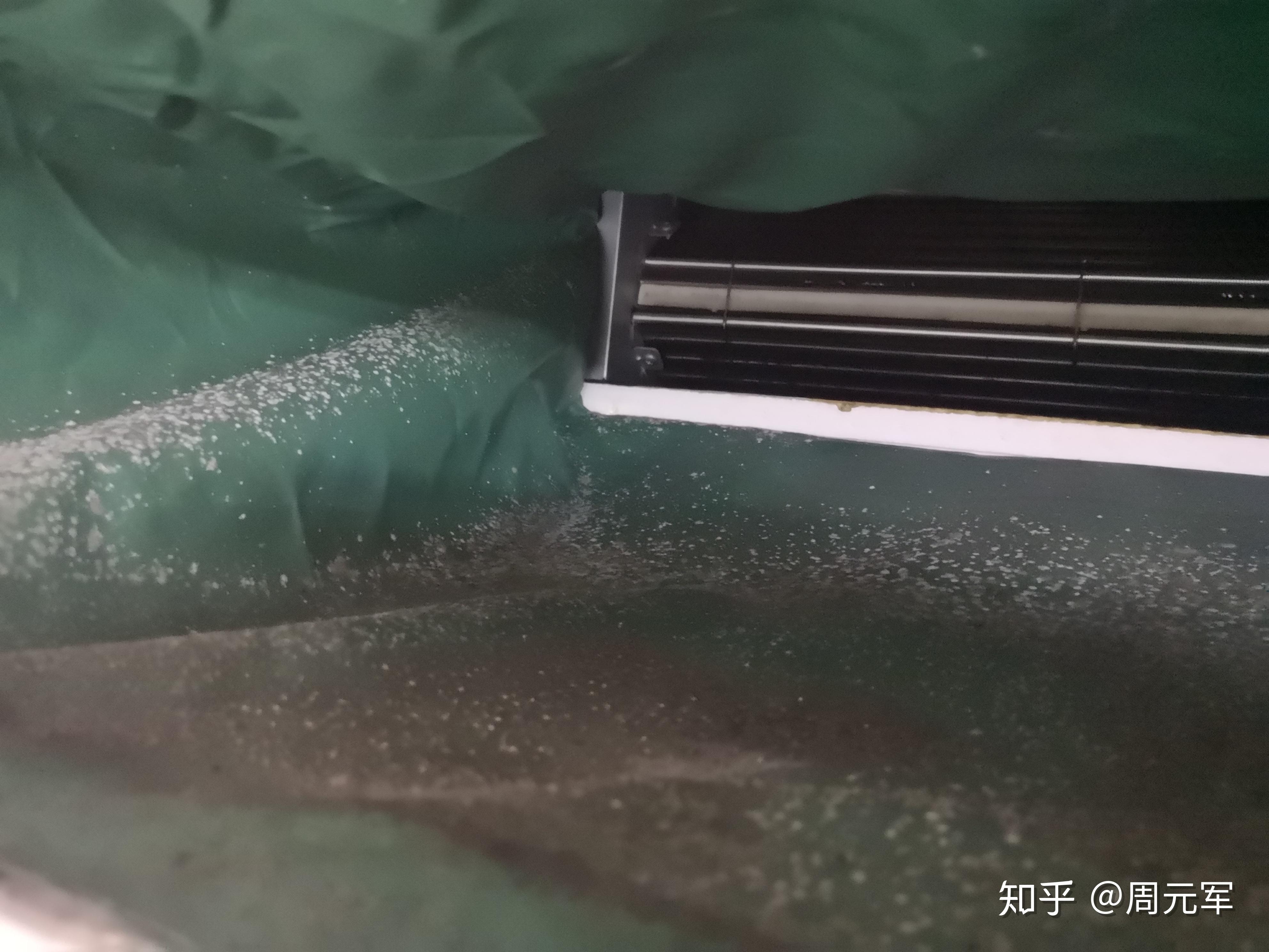 为什么你家的中央空调会有异味