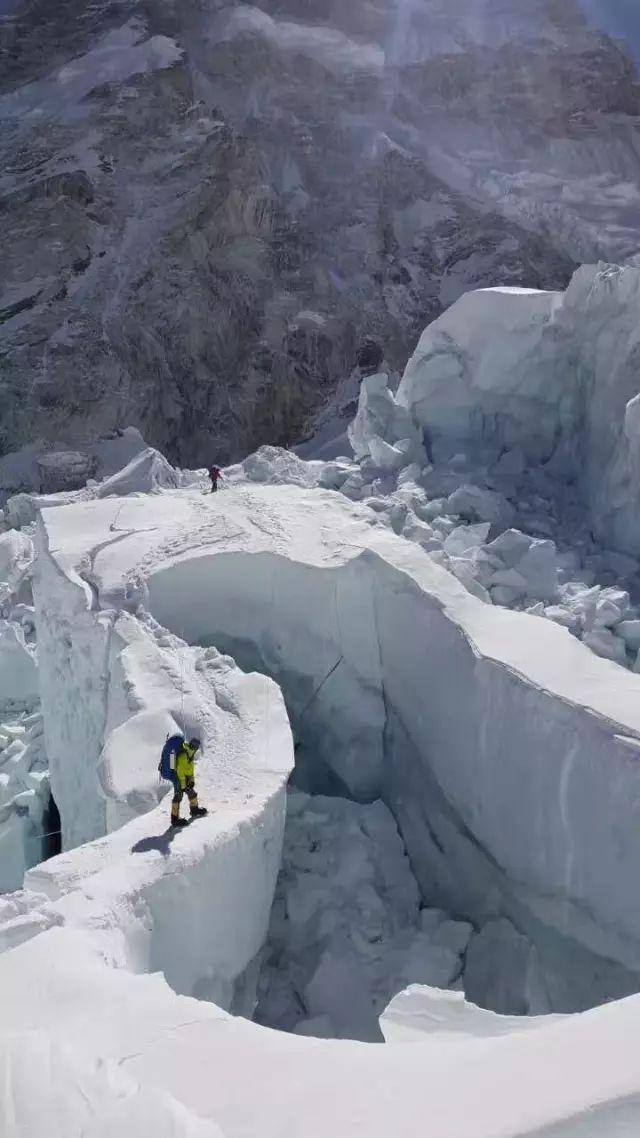 中国登山大事件罗静成功登顶希夏邦马峰完成十四座8000米