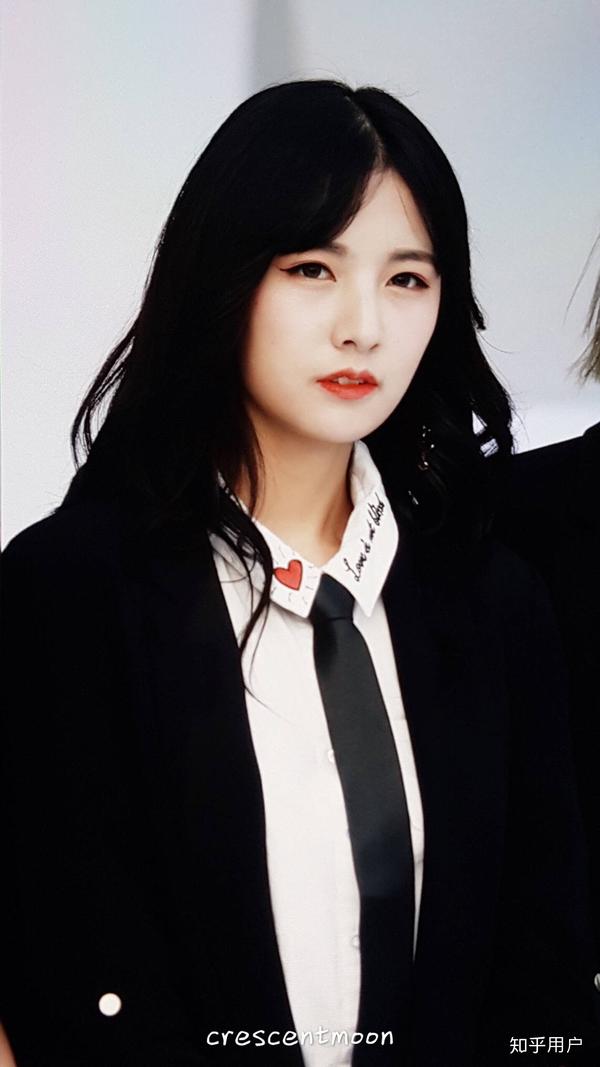 还是有一副高挺的鼻子重要?