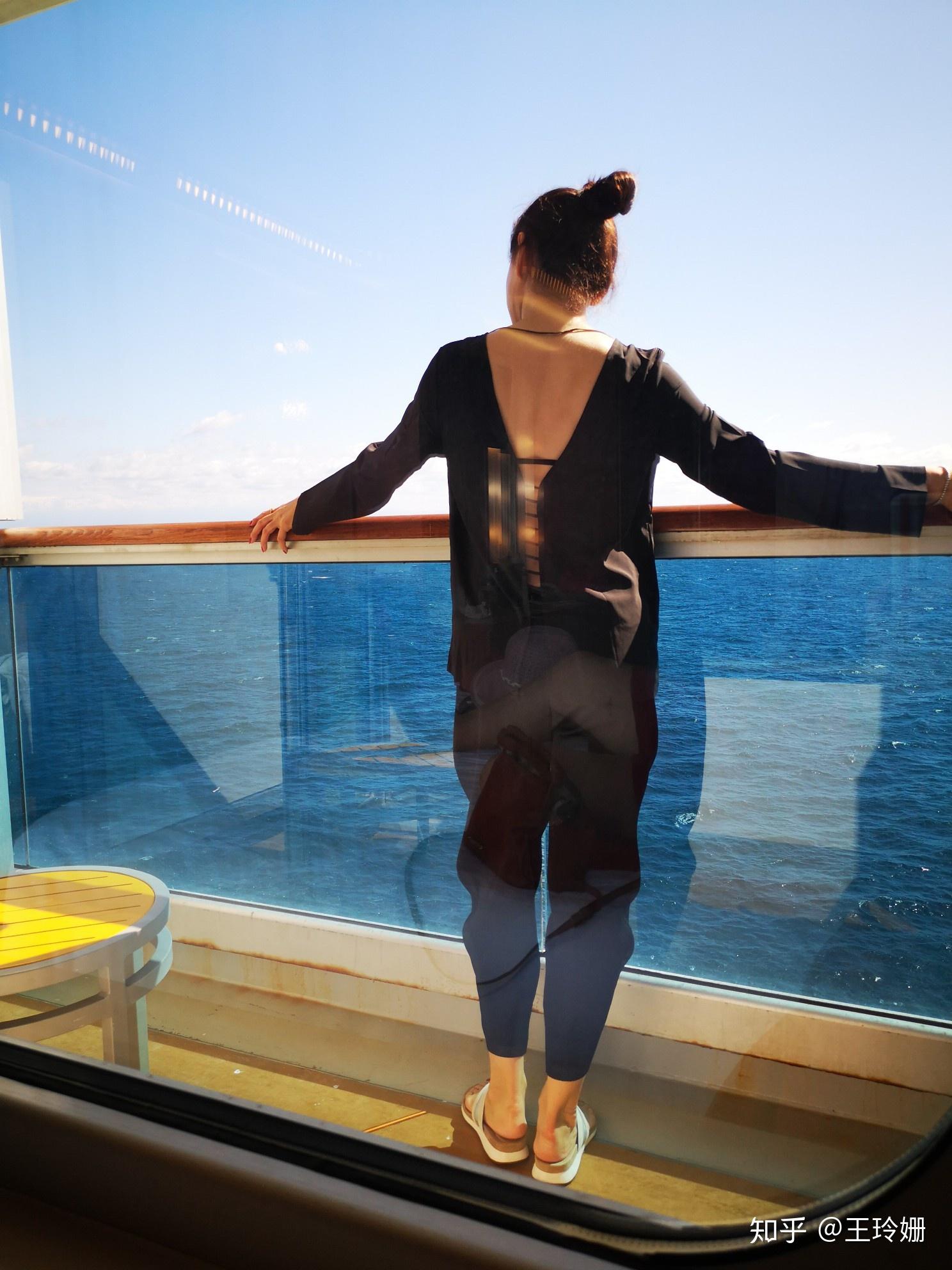 这样穿闺蜜也会嫉妒你后背镂空v领看一眼你背影再也忘不掉