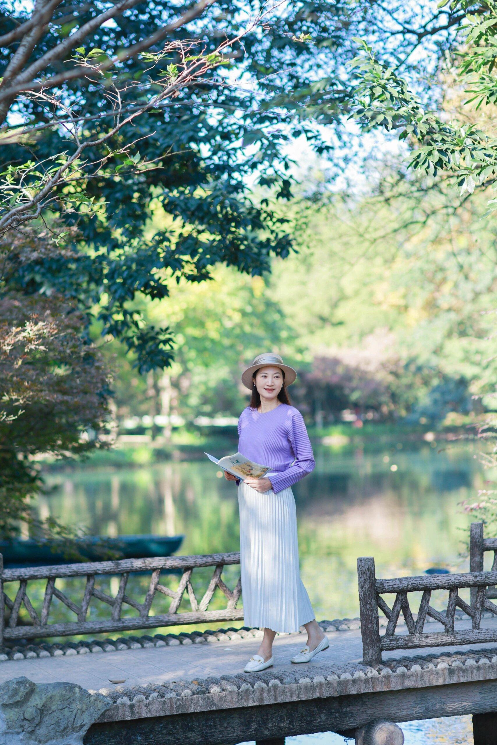 中年女士9个拍照姿势简单好看拍照自然有气质