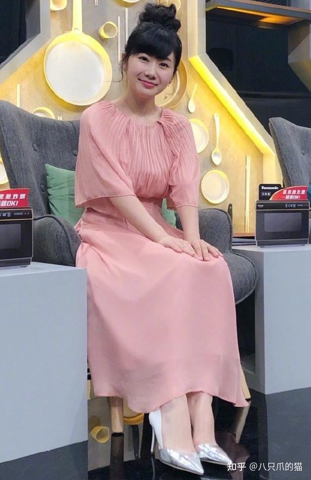 福原爱重返奥运担任乒乓解说身材瘦一圈打扮仍走小女人风