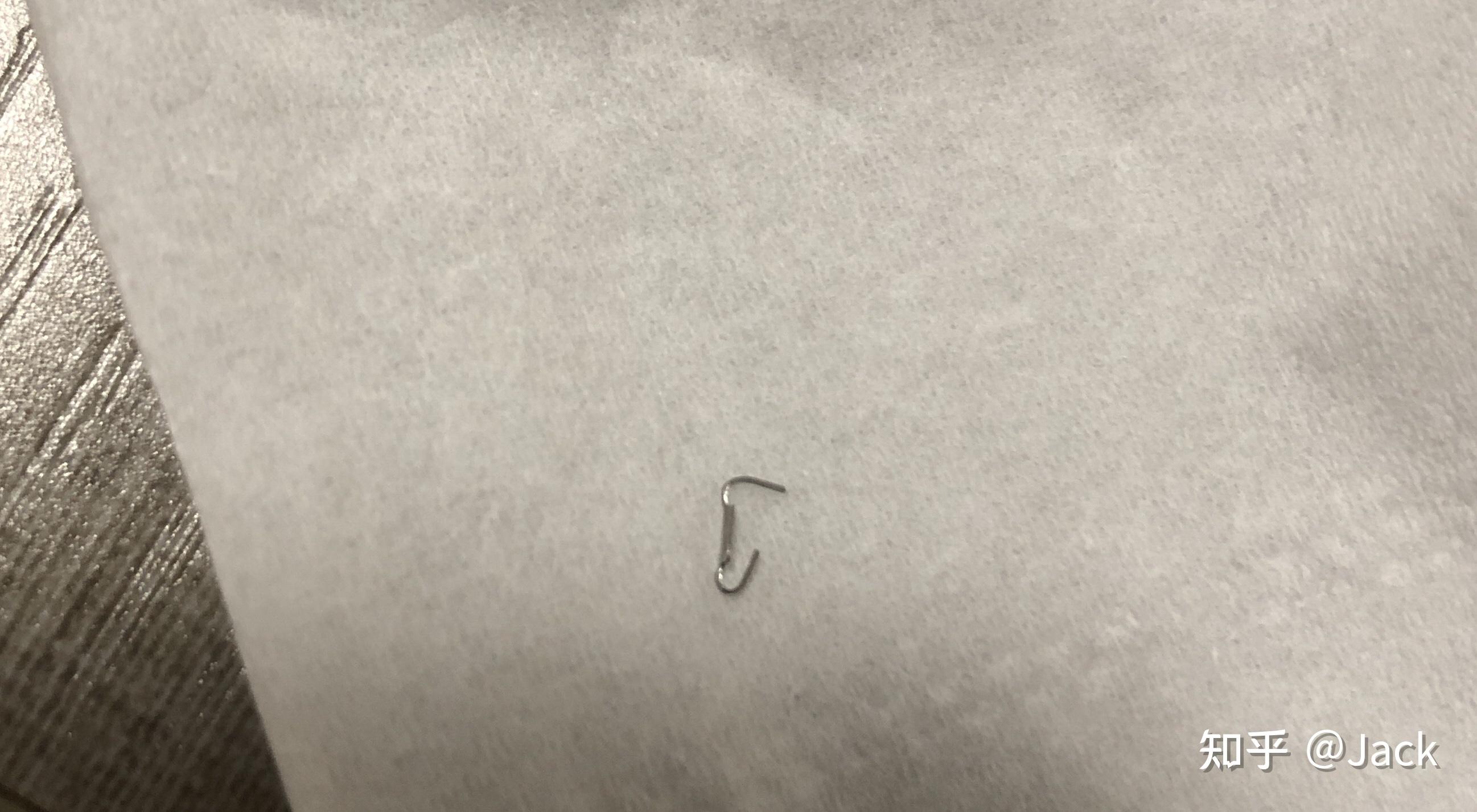 怪我没给弟弟包好纱布,太松了,期间环状纱布掉下来好几次,然后磨到