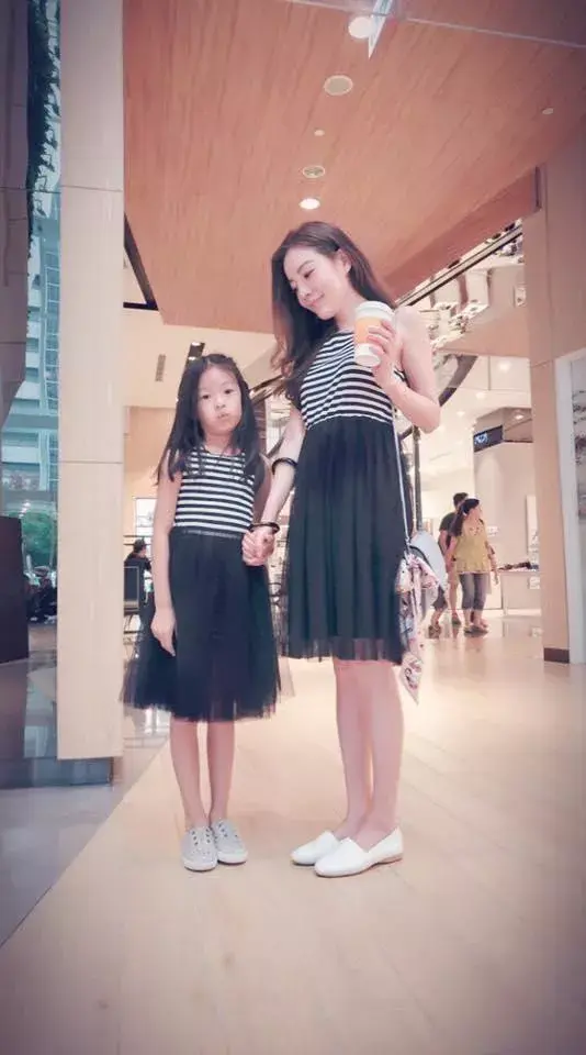 亚裔小哥晒出和辣妈合照外国人惊呆亚洲人种族天赋太牛