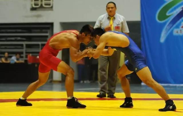 文章内容 >> 古典式摔跤 古典式摔跤实用吗问:古典式摔跤在街头打架