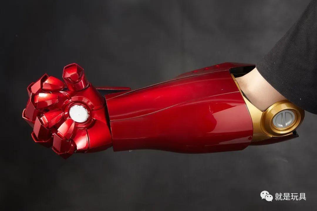 可惜只有一只右手,即使买两个也摆不出钢铁侠的双手炮pose臂甲内侧有