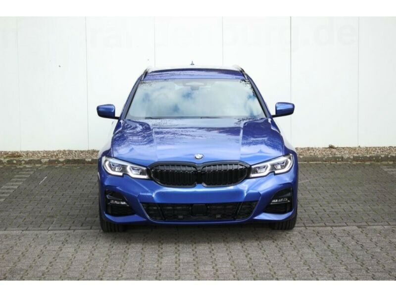 新款宝马3系旅行版蓝色涂装运动感十足真香