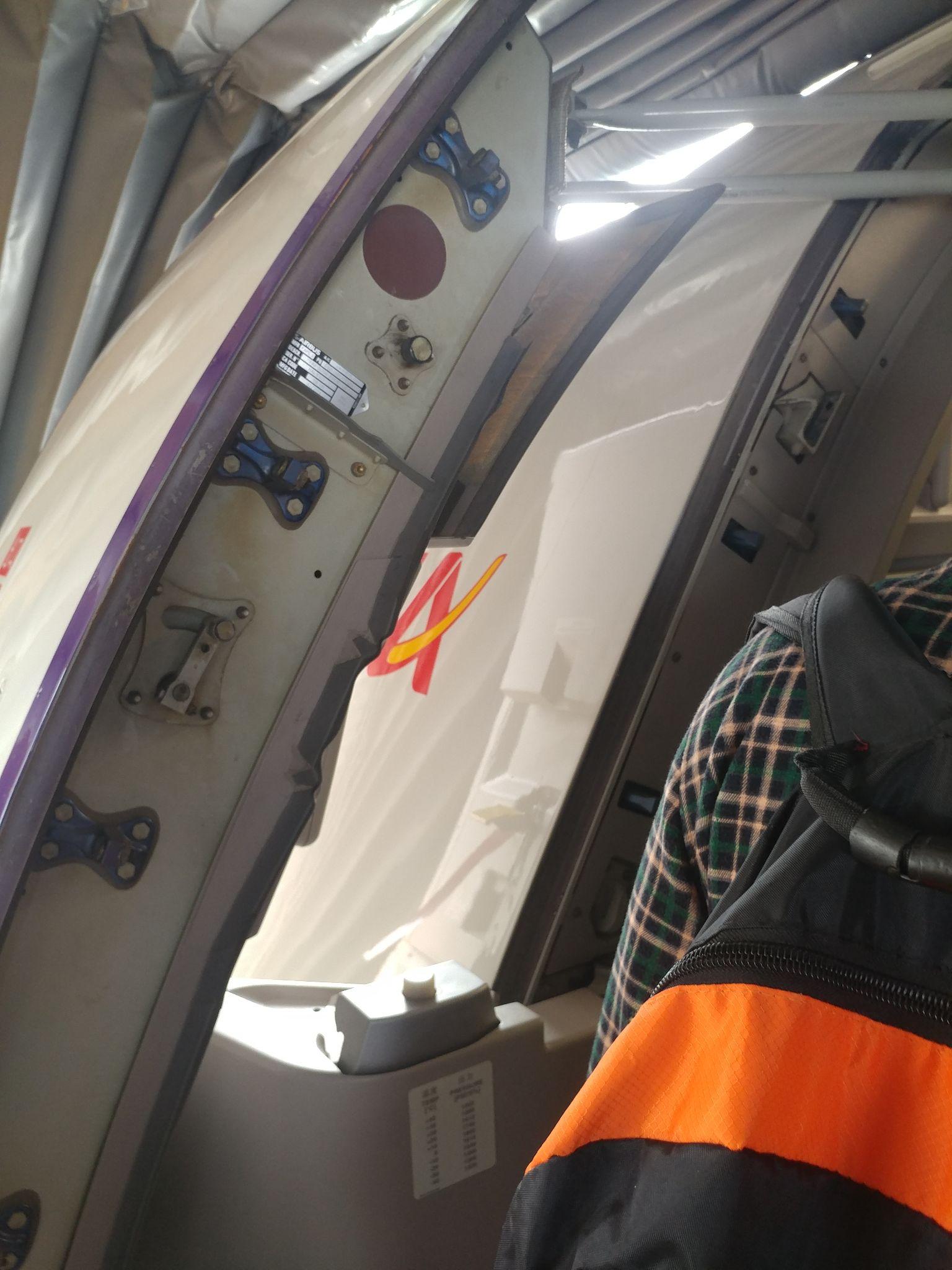 民航飞机的客舱门一般是从外开还是从内开