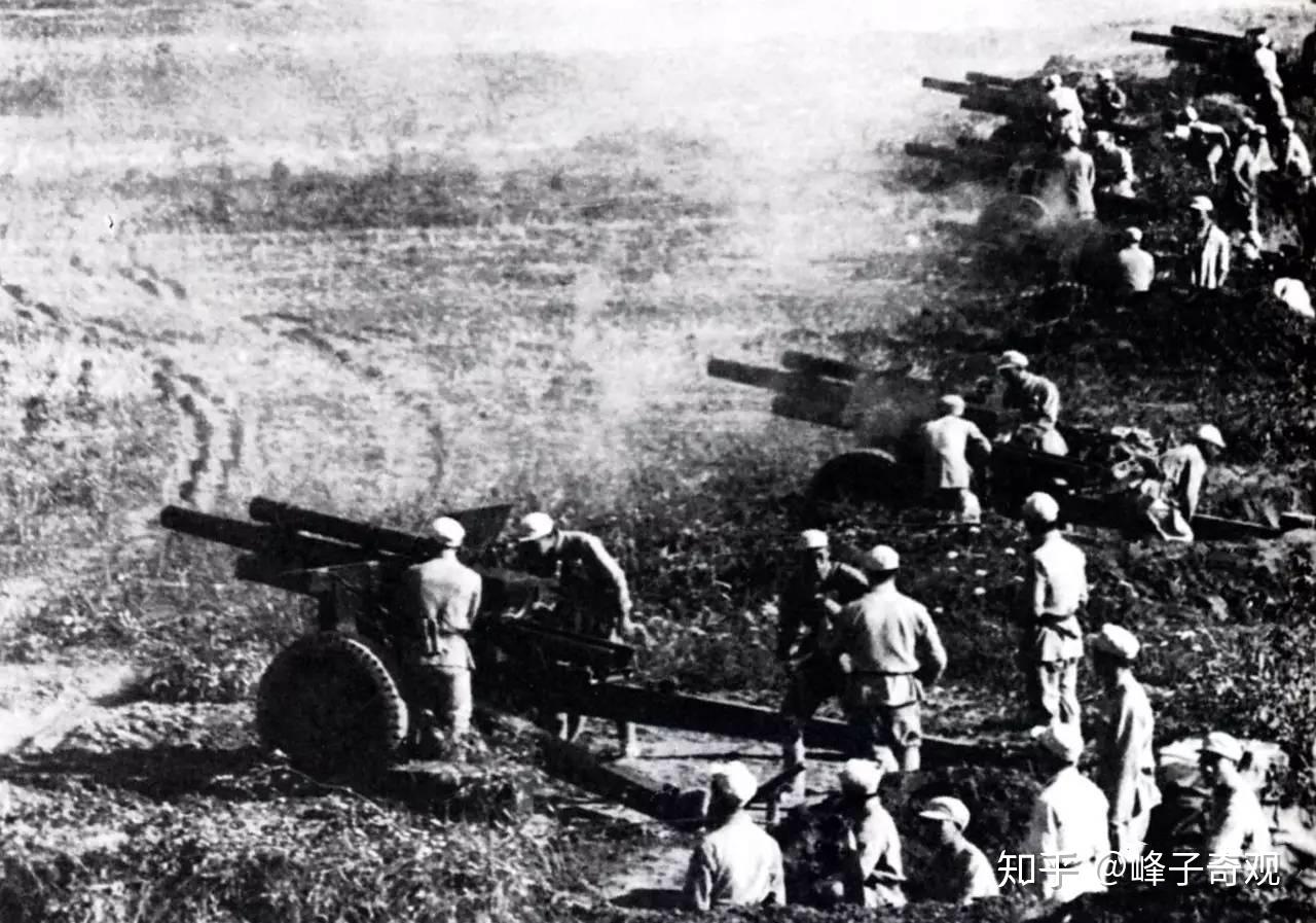1948年10月14日，东北野战军向锦州发起总攻。图为强大的炮兵群向守军进行炮火轰击。-军事史-图片