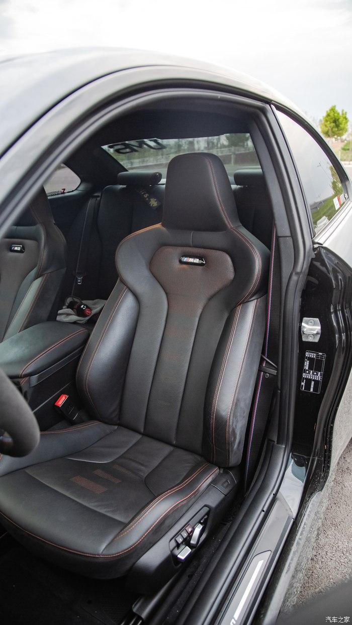 一台可以横着走的的小怪兽 宝马m2c