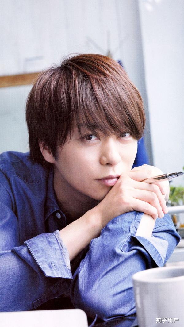 樱井翔 从小就是庆应boy 大学学的是庆应私塾最难学的经济,还是在精英